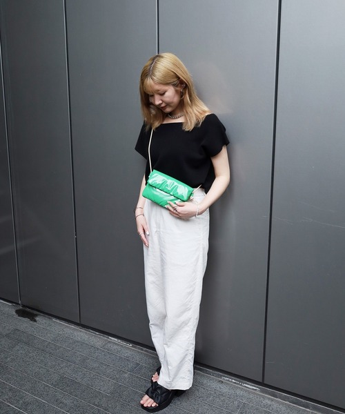 EMUNE(エミュネ)の「Aura Collection Aura Bag(アウラ バッグ)(ショルダーバッグ・レディース・グリーン/シルバー/ブラック・FREE)」の7枚目の写真