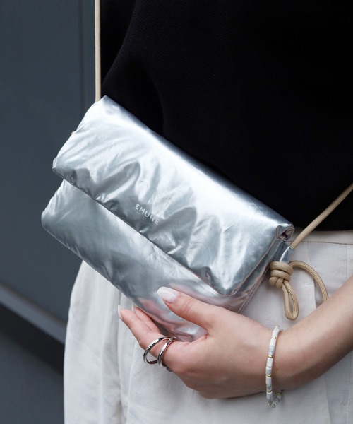EMUNE(エミュネ)の「Aura Collection Aura Bag(アウラ バッグ)(ショルダーバッグ・レディース・グリーン/シルバー/ブラック・FREE)」の9枚目の写真
