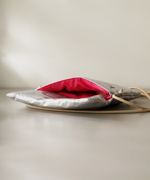 EMUNE(エミュネ)の「Aura Collection Aura Bag(アウラ バッグ)(ショルダーバッグ・レディース・グリーン/シルバー/ブラック・FREE)」の8枚目の写真