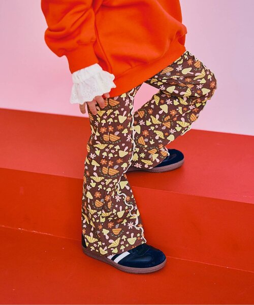 p.premier(ピードットプルミエ)の「選べる2タイプイロチ買いしたい総柄フレアパンツ(その他パンツ・キッズ・ダークブラウン/カーキ/オレンジ/ブラウン/サックスブルー/パープル/チャコール/ピンク/キャメル/ローズ/グリーン・110/100/140/130/120/90/80)」の3枚目の写真