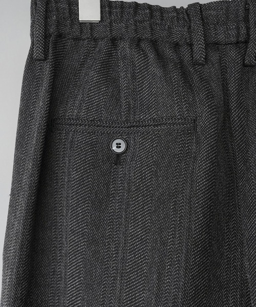 WYM LIDNM(ウィム バイ リドム)の「MELANGE TWEED CURVED SEAM SLACKS【SET-UP】(スラックス・メンズ・ブラック系/チャコール/ブラウン系・S/XS/M/L)」の9枚目の写真