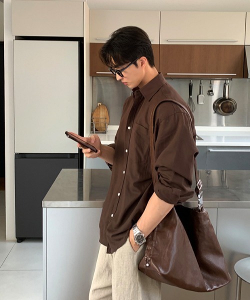 B.R.U(ブル)の「リネン混オーバーサイズシャツ(シャツ/ブラウス・メンズ・ブラック/ホワイト/ブラウン・FREE)」の7枚目の写真