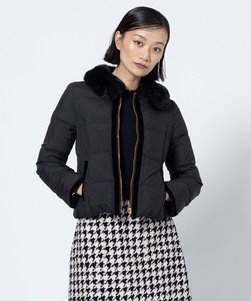 TOCCA(トッカ)の「HEART SHOT ショートダウン(その他アウター・レディース・ネイビー系/サックスブルー系/ブラック系・0/2/4/6)」の1枚目の写真
