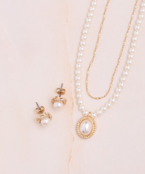 Heartdance(ハートダンス)の「キュービック×パール フラワーモチーフピアス(ピアス(両耳用)・レディース・シルバー/ゴールド・FREE)」の12枚目の写真