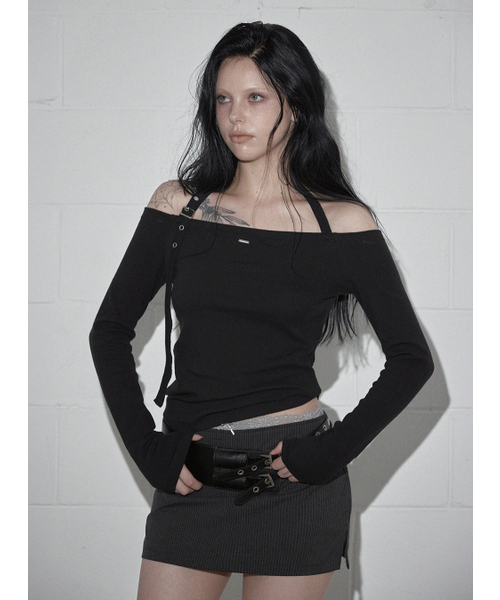 GROWHIDE(グロウハイド)の「トゥエティベルトストラップオフ長袖Tシャツ_ブラック(Tシャツ/カットソー・レディース・ブラック・FREE)」の5枚目の写真