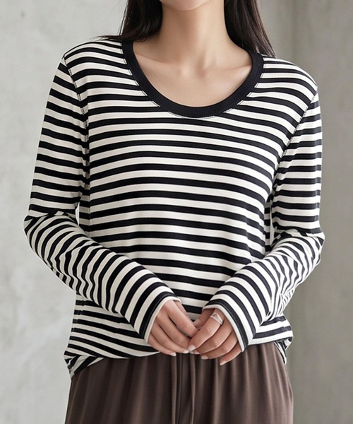 LOWO(ロワ)の「ベーシッククルーネック長袖カットソー(Tシャツ/カットソー・レディース・モカ/オフホワイト/ブラウン/ブラック/ブラック×ホワイト/グレー・FREE)」の3枚目の写真