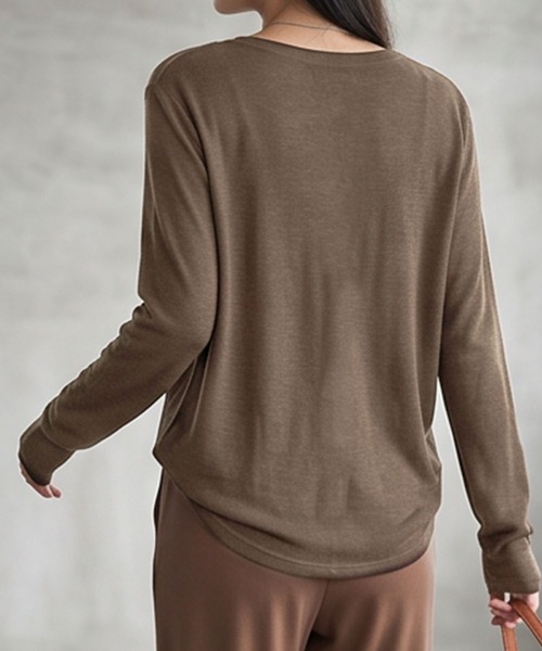 LOWO(ロワ)の「ベーシッククルーネック長袖カットソー(Tシャツ/カットソー・レディース・モカ/オフホワイト/ブラウン/ブラック/ブラック×ホワイト/グレー・FREE)」の13枚目の写真