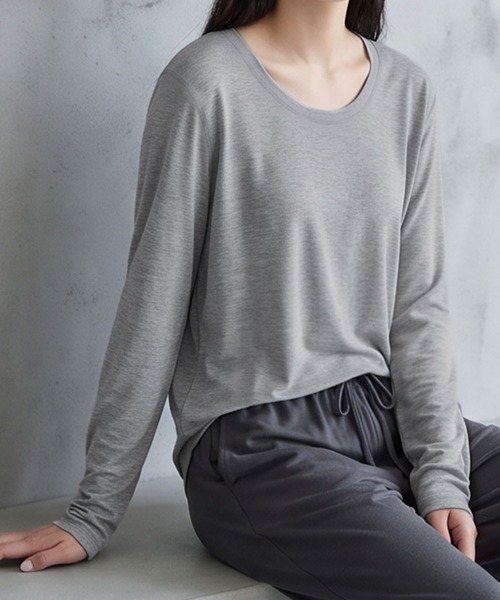 LOWO(ロワ)の「ベーシッククルーネック長袖カットソー(Tシャツ/カットソー・レディース・モカ/オフホワイト/ブラウン/ブラック/ブラック×ホワイト/グレー・FREE)」の14枚目の写真