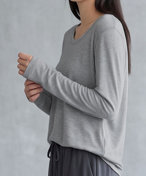 LOWO(ロワ)の「ベーシッククルーネック長袖カットソー(Tシャツ/カットソー・レディース・モカ/オフホワイト/ブラウン/ブラック/ブラック×ホワイト/グレー・FREE)」の15枚目の写真