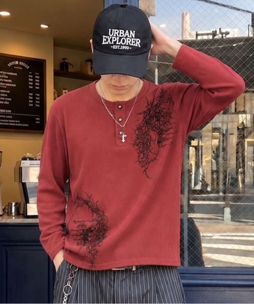 SPINNS(スピンズ)の「短丈ワッフルヘンリーネック長袖Tシャツ/サーマル/ダークロゴ(Tシャツ/カットソー・メンズ・ブラック系その他/アイボリー/ワイン/カモフラージュ・ONESIZE)」の3枚目の写真