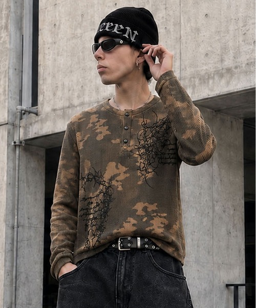 SPINNS(スピンズ)の「短丈ワッフルヘンリーネック長袖Tシャツ/サーマル/ダークロゴ(Tシャツ/カットソー・メンズ・ブラック系その他/アイボリー/ワイン/カモフラージュ・ONESIZE)」の4枚目の写真
