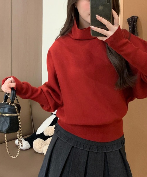 LUCPY(ラクピー)の「オフタートルネックルーズニットプルオーバー(ニット/セーター・レディース・ベージュ/アイボリー/ダークグレー/レッド・FREE)」の4枚目の写真