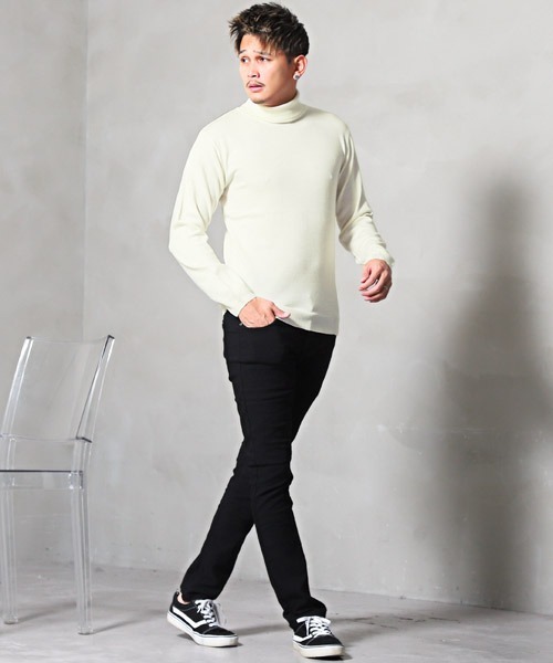 LUXSTYLE(ラグスタイル)の「カシミヤタッチタートルネックセーター(ニット/セーター・メンズ・ホワイト/ブラック・L/M/S)」の5枚目の写真