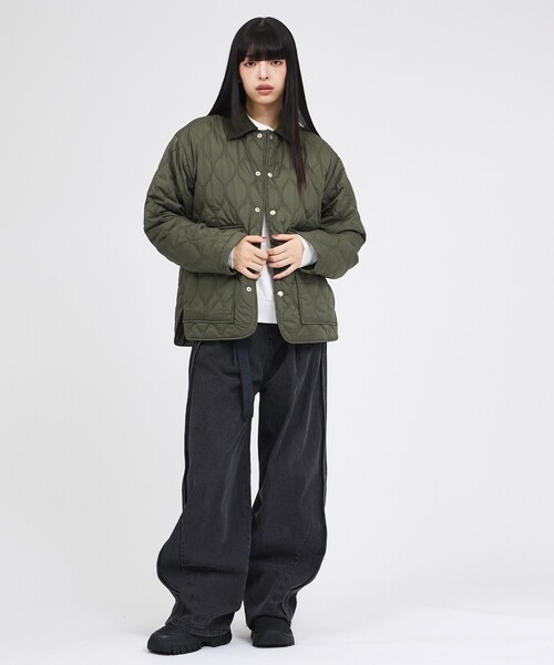 UNIVERSAL OVERALL(ユニバーサルオーバーオール)の「【UNIVERSAL OVERALL/ユニバーサルオーバーオール】QUILT HALFCOAT/キルティングジャケット/秋冬アウター【WEB限定】(ブルゾン・レディース・カーキ・フリー)」の2枚目の写真