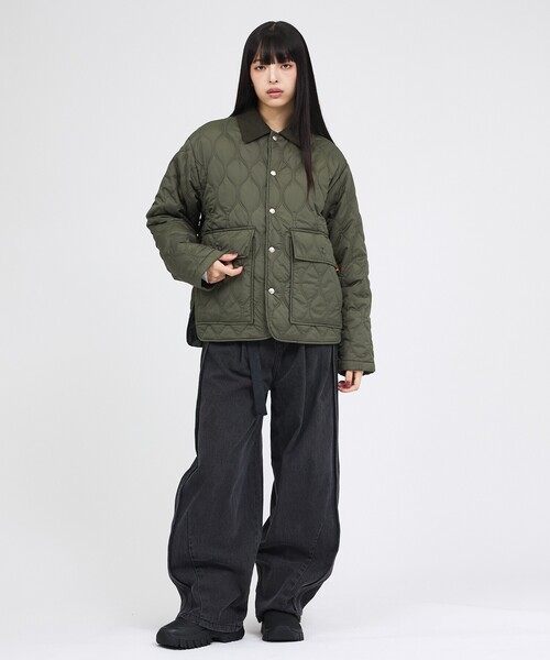 UNIVERSAL OVERALL(ユニバーサルオーバーオール)の「【UNIVERSAL OVERALL/ユニバーサルオーバーオール】QUILT HALFCOAT/キルティングジャケット/秋冬アウター【WEB限定】(ブルゾン・レディース・カーキ・フリー)」の4枚目の写真