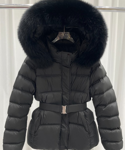 LUCPY(ラクピー)の「ファーフード ベルト付き中綿ジャケット(その他アウター・レディース・アイボリー/ブラック・SMALL/MEDIUM/LARGE/X-LARGE)」の2枚目の写真