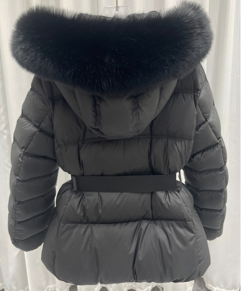 LUCPY(ラクピー)の「ファーフード ベルト付き中綿ジャケット(その他アウター・レディース・アイボリー/ブラック・SMALL/MEDIUM/LARGE/X-LARGE)」の3枚目の写真
