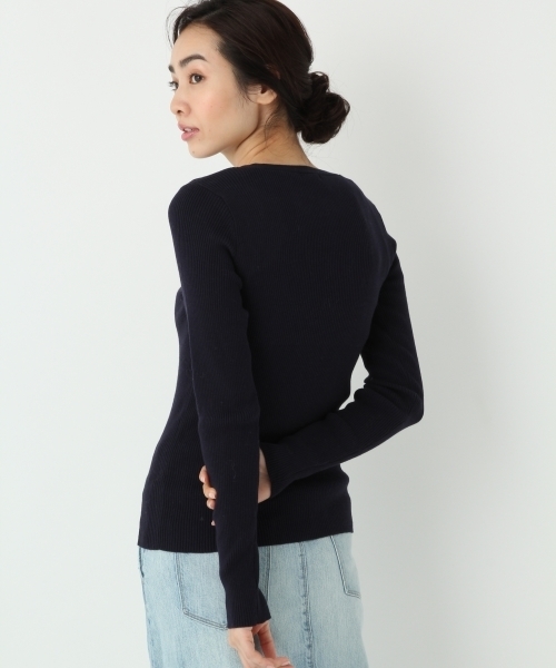 A part by（アパートバイ）の「14GCリブVNPO 745157 （ニット/セーター・レディース・ネイビー/ホワイト/ピンク/ブルー・MEDIUM/LARGE）」の20枚目の写真