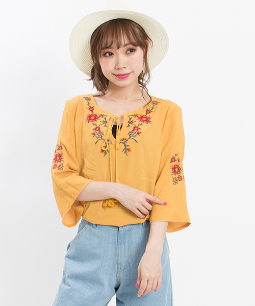 SpRay（スプレイ）の「花刺繍七分プルオーバーシャツ（シャツ/ブラウス・レディース・イエロー/ブラック/ホワイト/オフホワイト・FREE）」の4枚目の写真