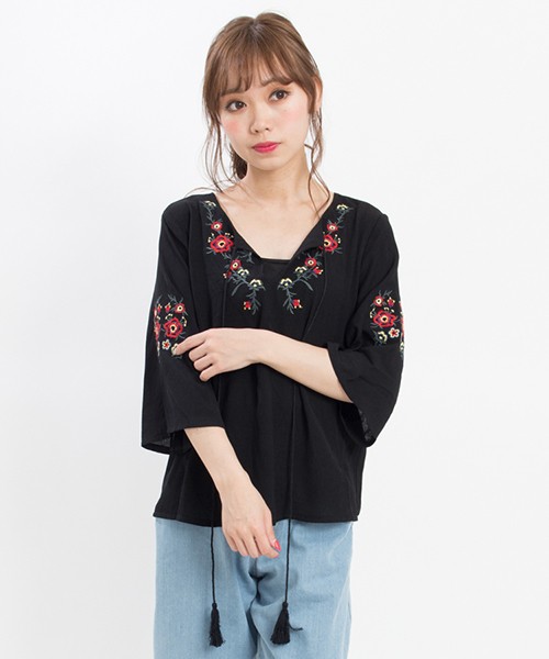 SpRay（スプレイ）の「花刺繍七分プルオーバーシャツ（シャツ/ブラウス・レディース・イエロー/ブラック/ホワイト/オフホワイト・FREE）」の3枚目の写真