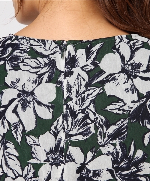 Khaju（カージュ）の「Khaju:フラワープリントノースリーブワンピース（ワンピース・レディース・グリーン/パープル・ONE SIZE）」の7枚目の写真