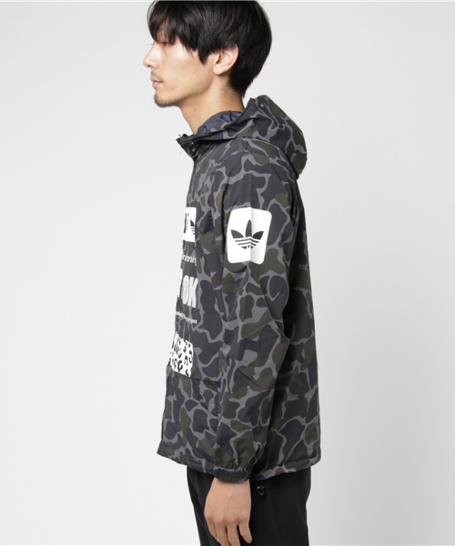 adidas アディダス パーカー リバーシブル ウインドブレーカー カモフラ adidas（アディダス）の「オリジナルス ウィンドブレーカー [CAMO