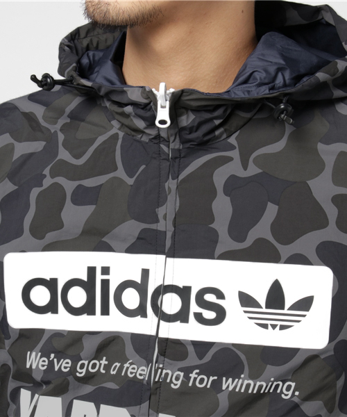 adidas（アディダス）の「オリジナルス ウィンドブレーカー [CAMO