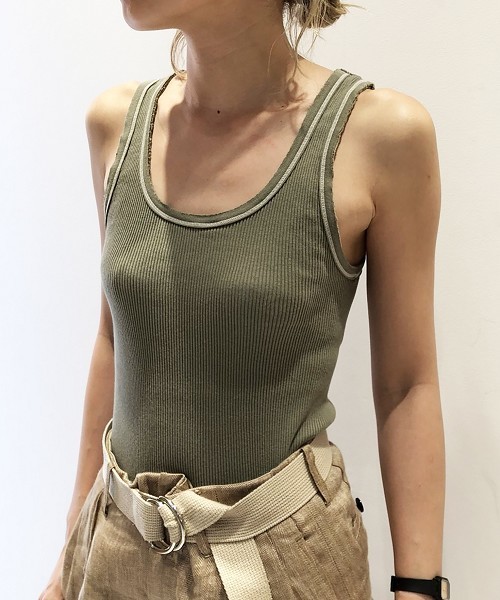 TODAYFUL（トゥデイフル）の「シームレスステッチタンクトップ（タンクトップ・レディース・ブラック/ブラウン/オフホワイト/カーキ・FREE）」の4枚目の写真