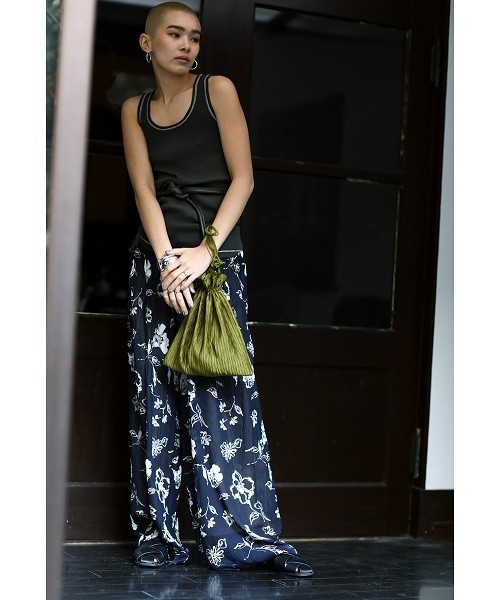 TODAYFUL（トゥデイフル）の「シームレスステッチタンクトップ（タンクトップ・レディース・ブラック/ブラウン/オフホワイト/カーキ・FREE）」の15枚目の写真