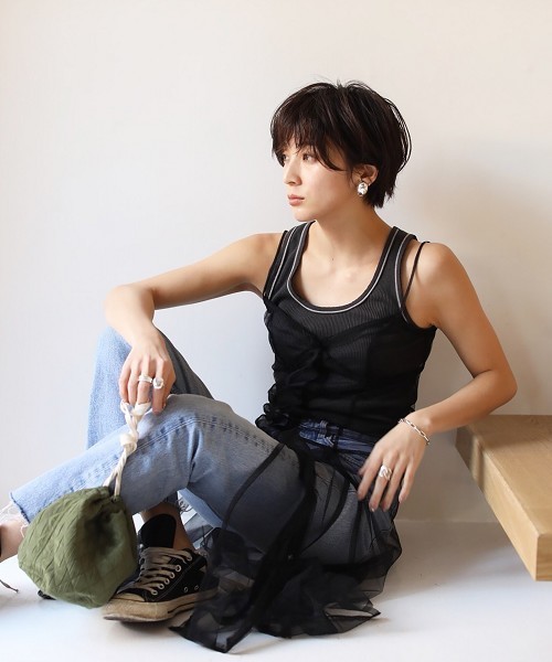 TODAYFUL（トゥデイフル）の「シームレスステッチタンクトップ（タンクトップ・レディース・ブラック/ブラウン/オフホワイト/カーキ・FREE）」の11枚目の写真