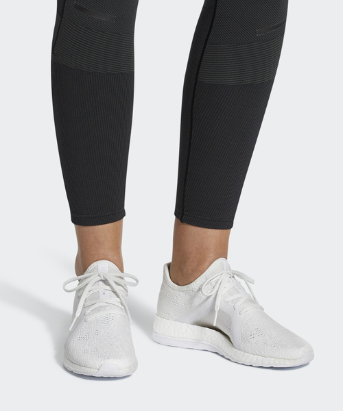 adidas（アディダス）の「ピュアブースト X [PureBOOST X ELEMENT]（スニーカー・レディース・ホワイト/ダークグレー・22.5cm/23.0cm/23.5cm/24.0cm/24.5cm/25.0cm/25.5cm/26.0cm/26.5cm/27.0cm/22.0cm）」の5枚目の写真