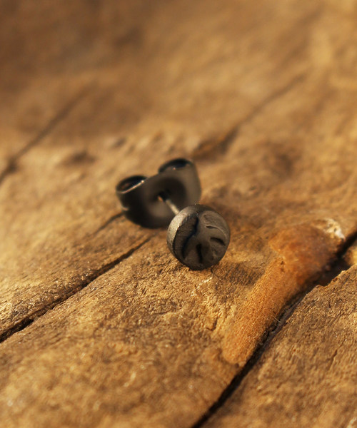 Vaya Con Dios（ヴァヤコンディオス）の「【VayaConDios/ヴァヤコンディオス】ステンレス製イーグルモチーフピアス[片耳用]（ピアス（片耳用）・メンズ・ブラック/シルバー/ゴールド・FREE）」の2枚目の写真