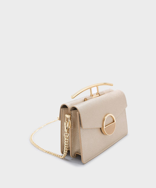 CHARLES & KEITH(チャールズ & キース)の「サーキュラーディテールクロスボディバッグ / CIRCULAR DETAIL CROSSBODY BAG(ショルダーバッグ・レディース・ネイビー/ゴールド系その他・S)」の9枚目の写真