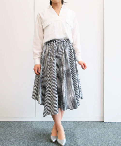 GeeRA（ジーラ）の「ハンカチヘムデザインスカート（スカート・レディース・ブラック系その他/サックスブルー・LARGE/MEDIUM）」の5枚目の写真