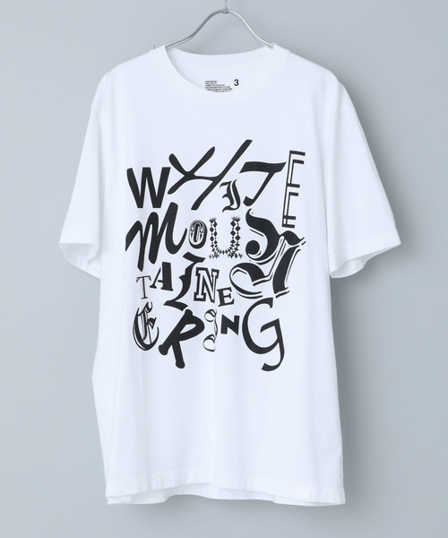 WHITE MOUNTAINEERING（ホワイトマウンテニアリング）の「【White mountaineering】MIXED TYPOGRAPHY PRINTED T-SHIRT（Tシャツ/カットソー・メンズ・ホワイト/ブラック・1/2/3）」の2枚目の写真