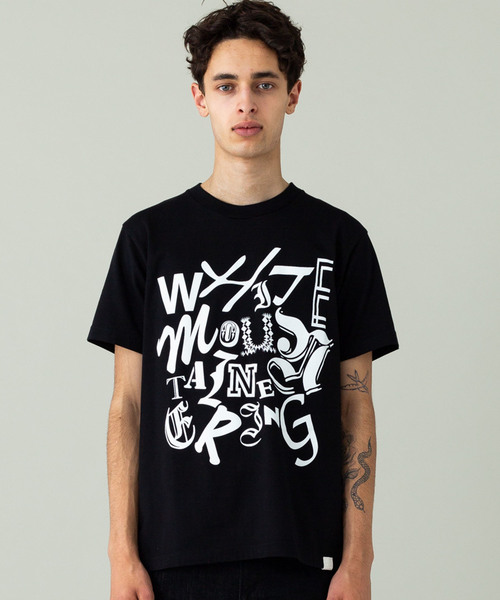 WHITE MOUNTAINEERING（ホワイトマウンテニアリング）の「【White mountaineering】MIXED TYPOGRAPHY PRINTED T-SHIRT（Tシャツ/カットソー・メンズ・ホワイト/ブラック・1/2/3）」の7枚目の写真