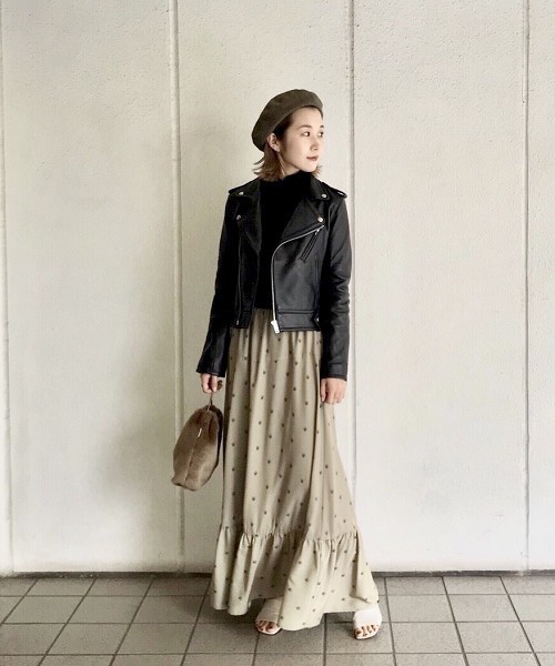 TODAYFUL(トゥデイフル)の「フラワードットサテンスカート(スカート・レディース・ベージュ/グリーン・36inch/38inch)」の9枚目の写真