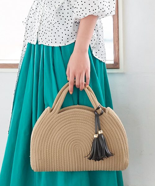 KOBE LETTUCE（コウベレタス）の「タッセル付きハーフムーンロープカゴバッグ（ハンドバッグ・レディース・アイボリー/その他/ブラウン系その他・FREE）」の2枚目の写真