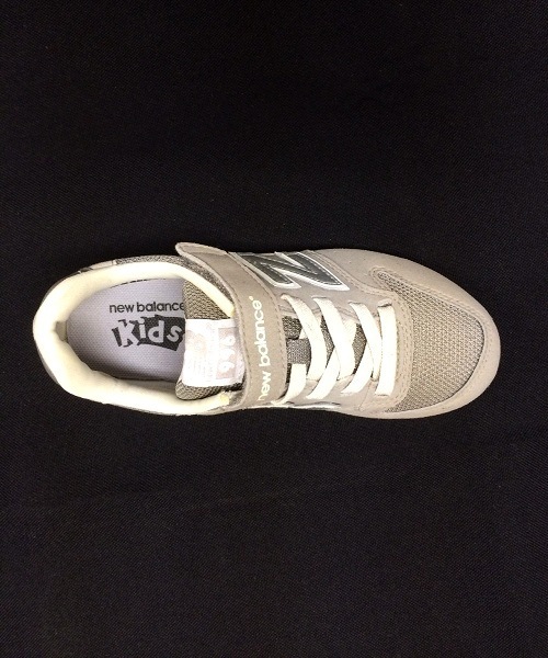 NEW BALANCE（ニューバランス）の「キッズ ニューバランス クラシック new balance KV996（スニーカー・キッズ・グレー/ネイビー・19cm/17cm/18cm/20cm/19.5cm/17.5cm/20.5cm/18.5cm/21cm/21.5cm/22cm）」の8枚目の写真