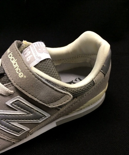 NEW BALANCE（ニューバランス）の「キッズ ニューバランス クラシック new balance KV996（スニーカー・キッズ・グレー/ネイビー・19cm/17cm/18cm/20cm/19.5cm/17.5cm/20.5cm/18.5cm/21cm/21.5cm/22cm）」の13枚目の写真