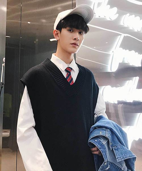 MGV（エムジーヴィー）の「【MGV】ビッグシルエットVネックニットベスト（ベスト・メンズ・ブラック/ベージュ/ブラウン・MEDIUM/LARGE/X-LARGE/XX-LARGE）」の2枚目の写真