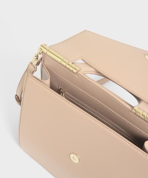 CHARLES & KEITH（チャールズ & キース）の「クロックエフェクト エンベロープバッグ / Croc-Effect Envelope bag（ハンドバッグ・レディース・ベージュ/ブラック/ダークブラウン/マルチ/オリーブ・L）」の19枚目の写真