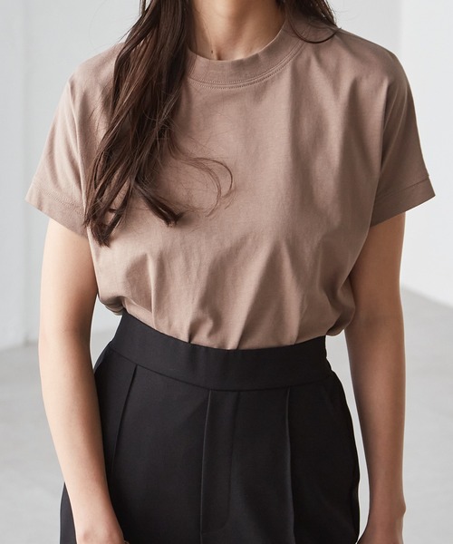 RANAN(ラナン)の「〈Beautiful Cotton 綿100%〉UVカット/接触冷感 きれいめハイネックTシャツ(Tシャツ/カットソー・レディース・ライトグレー/ブラック/オフホワイト/キャメル/ボルドー/カーキ/チャコールグレー/ラベンダー/グリーン/ネイビー/ダークブルー/ベージュ/モカ/オレンジ系その他/ダークブラウン/クリアグリーン/イエロー/パープル/ブラウン系1/その他・3L/LL/M/L/S)」の7枚目の写真