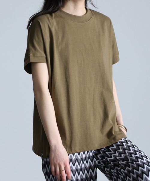 RANAN(ラナン)の「〈Beautiful Cotton 綿100%〉UVカット/接触冷感 きれいめハイネックTシャツ(Tシャツ/カットソー・レディース・ライトグレー/ブラック/オフホワイト/キャメル/ボルドー/カーキ/チャコールグレー/ラベンダー/グリーン/ネイビー/ダークブルー/ベージュ/モカ/オレンジ系その他/ダークブラウン/クリアグリーン/イエロー/パープル/ブラウン系1/その他・3L/LL/M/L/S)」の9枚目の写真