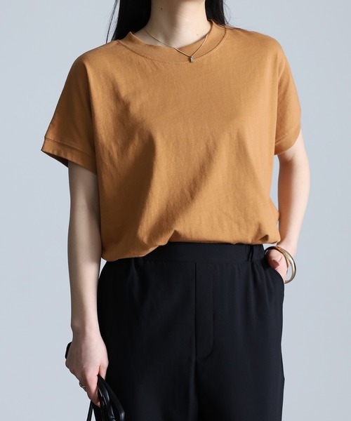 RANAN(ラナン)の「〈Beautiful Cotton 綿100%〉UVカット/接触冷感 きれいめハイネックTシャツ(Tシャツ/カットソー・レディース・ライトグレー/ブラック/オフホワイト/キャメル/ボルドー/カーキ/チャコールグレー/ラベンダー/グリーン/ネイビー/ダークブルー/ベージュ/モカ/オレンジ系その他/ダークブラウン/クリアグリーン/イエロー/パープル/ブラウン系1/その他・3L/LL/M/L/S)」の6枚目の写真