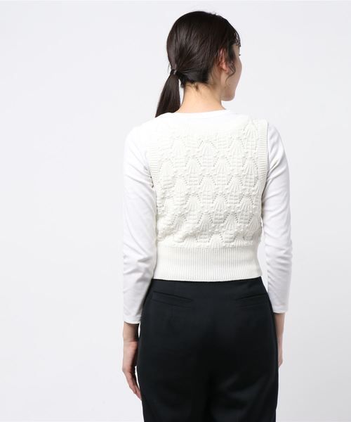 one after another NICE CLAUP(ワンアフターアナザーナイスクラップ)の「ぽんぽんケーブルベスト(ニット/セーター・レディース・ブラック/ベージュ/オフホワイト・FREE)」の4枚目の写真