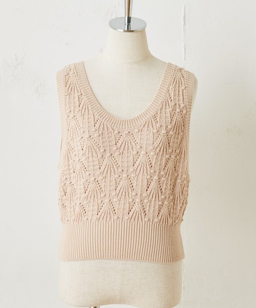 one after another NICE CLAUP(ワンアフターアナザーナイスクラップ)の「ぽんぽんケーブルベスト(ニット/セーター・レディース・ブラック/ベージュ/オフホワイト・FREE)」の11枚目の写真