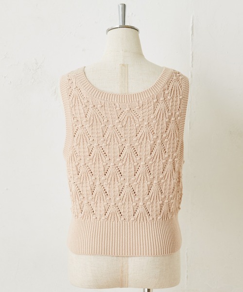 one after another NICE CLAUP(ワンアフターアナザーナイスクラップ)の「ぽんぽんケーブルベスト(ニット/セーター・レディース・ブラック/ベージュ/オフホワイト・FREE)」の9枚目の写真