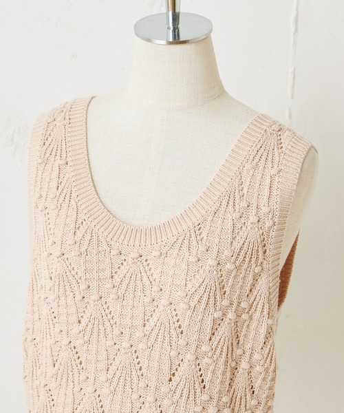 one after another NICE CLAUP(ワンアフターアナザーナイスクラップ)の「ぽんぽんケーブルベスト(ニット/セーター・レディース・ブラック/ベージュ/オフホワイト・FREE)」の8枚目の写真