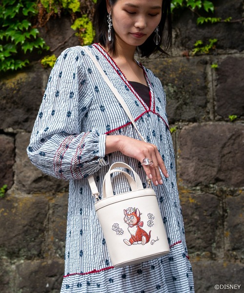バッグ D.IANA Disney Disney（ディズニー）の「ダイナ/ショルダーバッグ（ショルダー